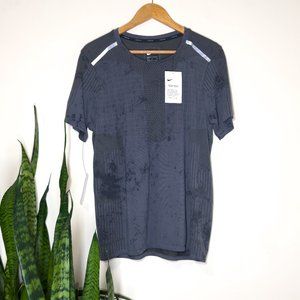 Mens Nike Tech Pack 14 09 11 05 T-Shirt Running Black NWT - (BV5623-011) - Sz L